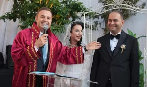 baskan-ahmet-akin-yol-arkadasinin-nikahini-kiydi