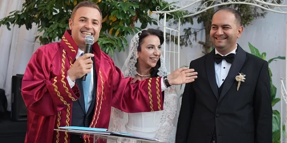 baskan-ahmet-akin-yol-arkadasinin-nikahini-kiydi