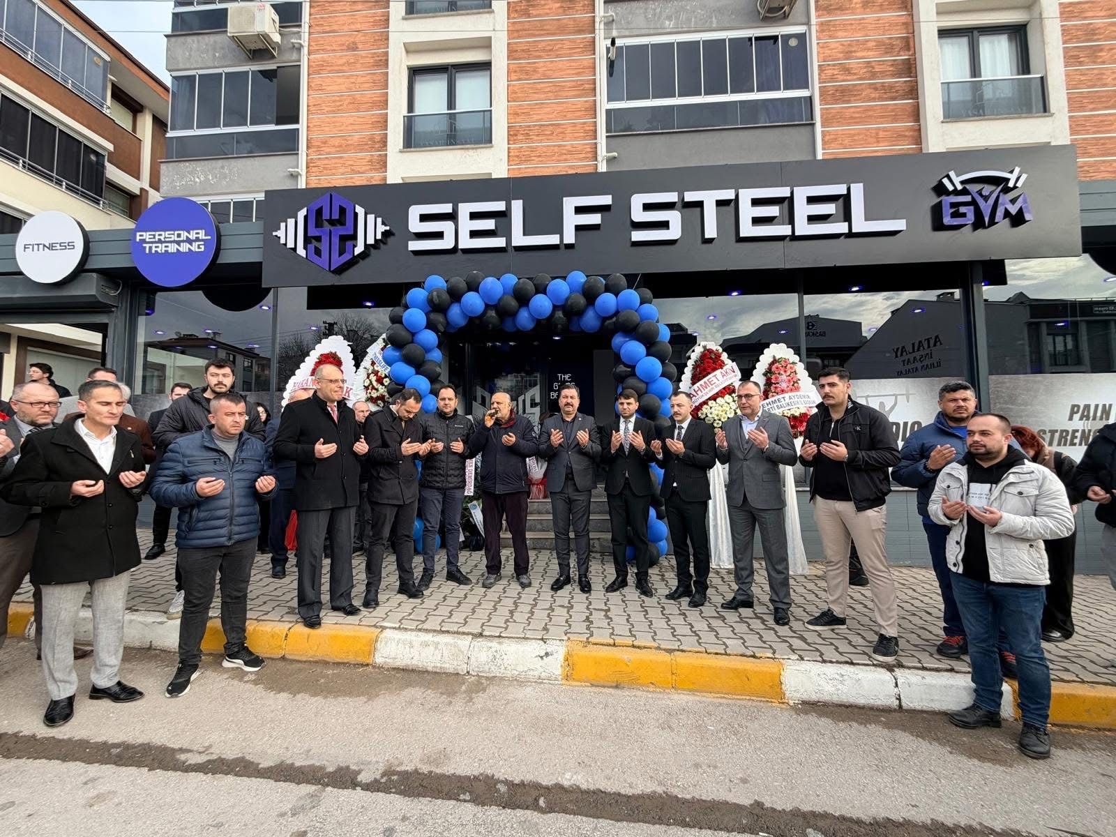 17681497791530581635